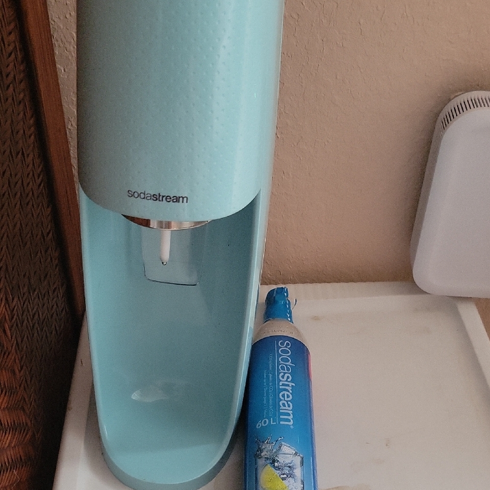 SodaStream Aqua Sparkling Water Maker